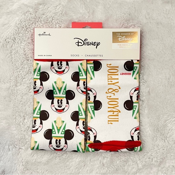 ✨🆕♥️🏰HALLMARK:THE WONDER OF DISNEY, THE HEART OF HALLMARK NUTCRACKER SOCKS🏰♥️ - Picture 2 of 7